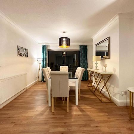 Charming 3-Bedroom Family Home London Bagian luar foto