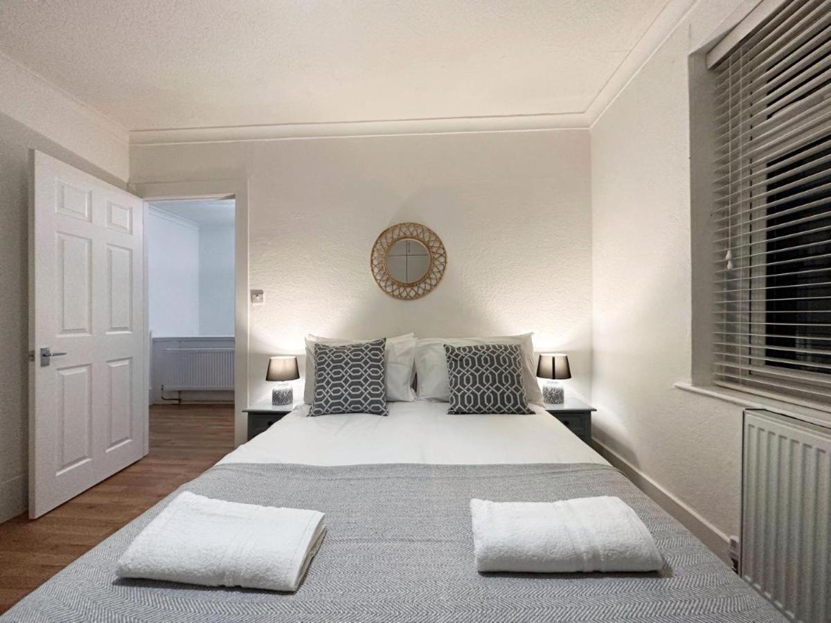 Charming 3-Bedroom Family Home London Bagian luar foto