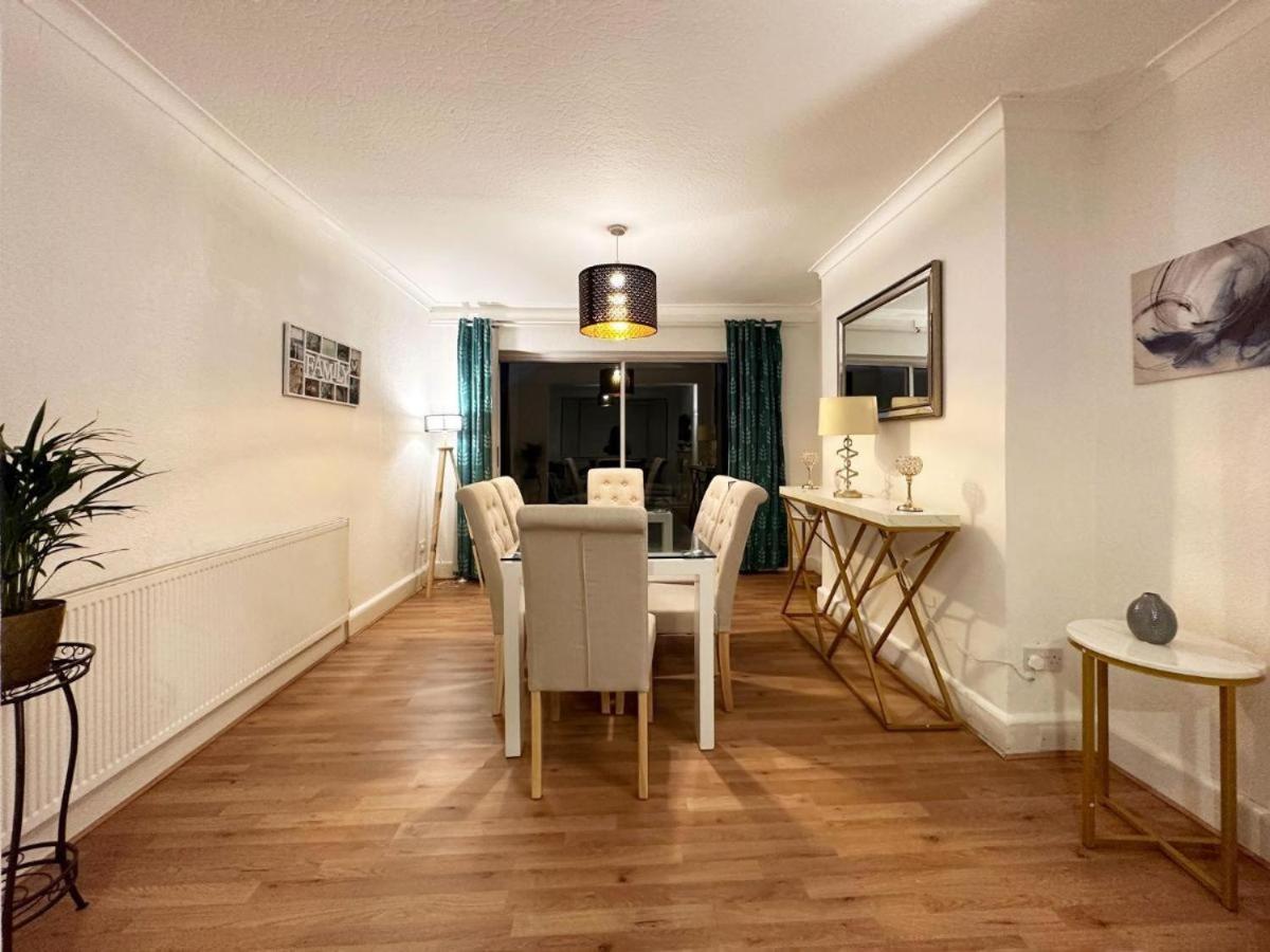 Charming 3-Bedroom Family Home London Bagian luar foto