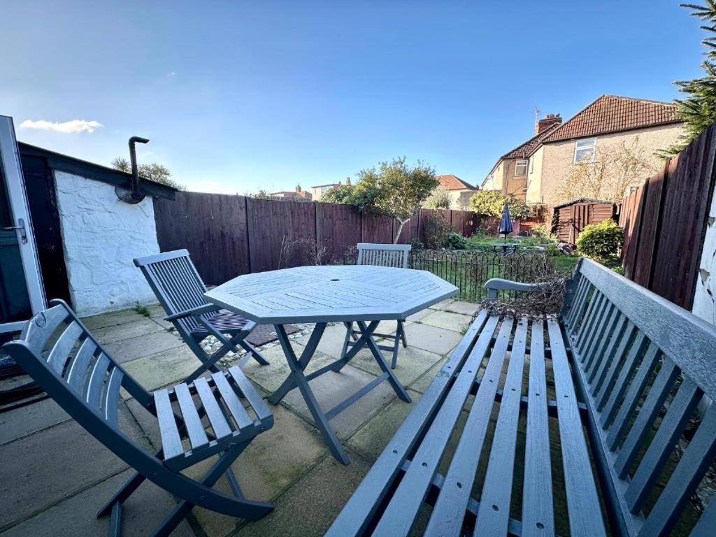 Charming 3-Bedroom Family Home London Bagian luar foto