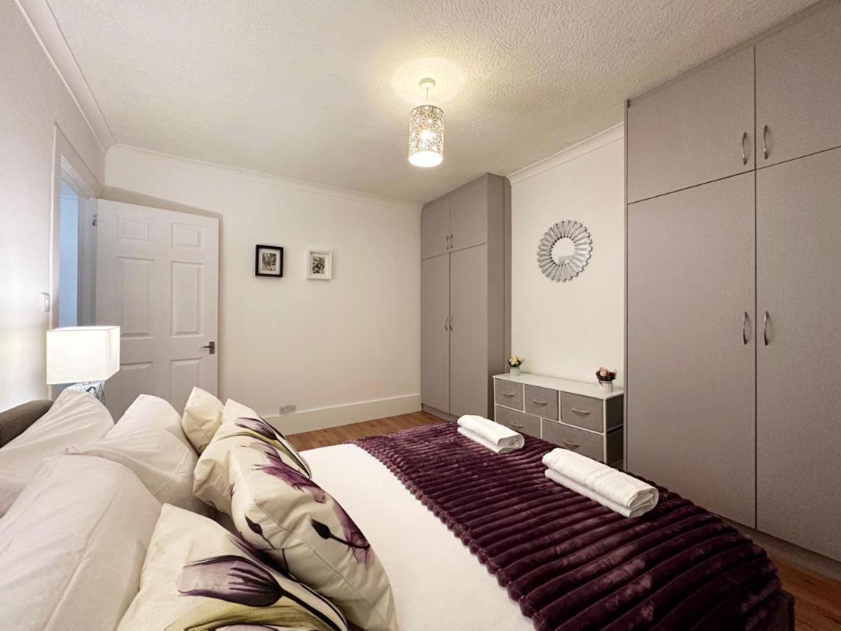 Charming 3-Bedroom Family Home London Bagian luar foto