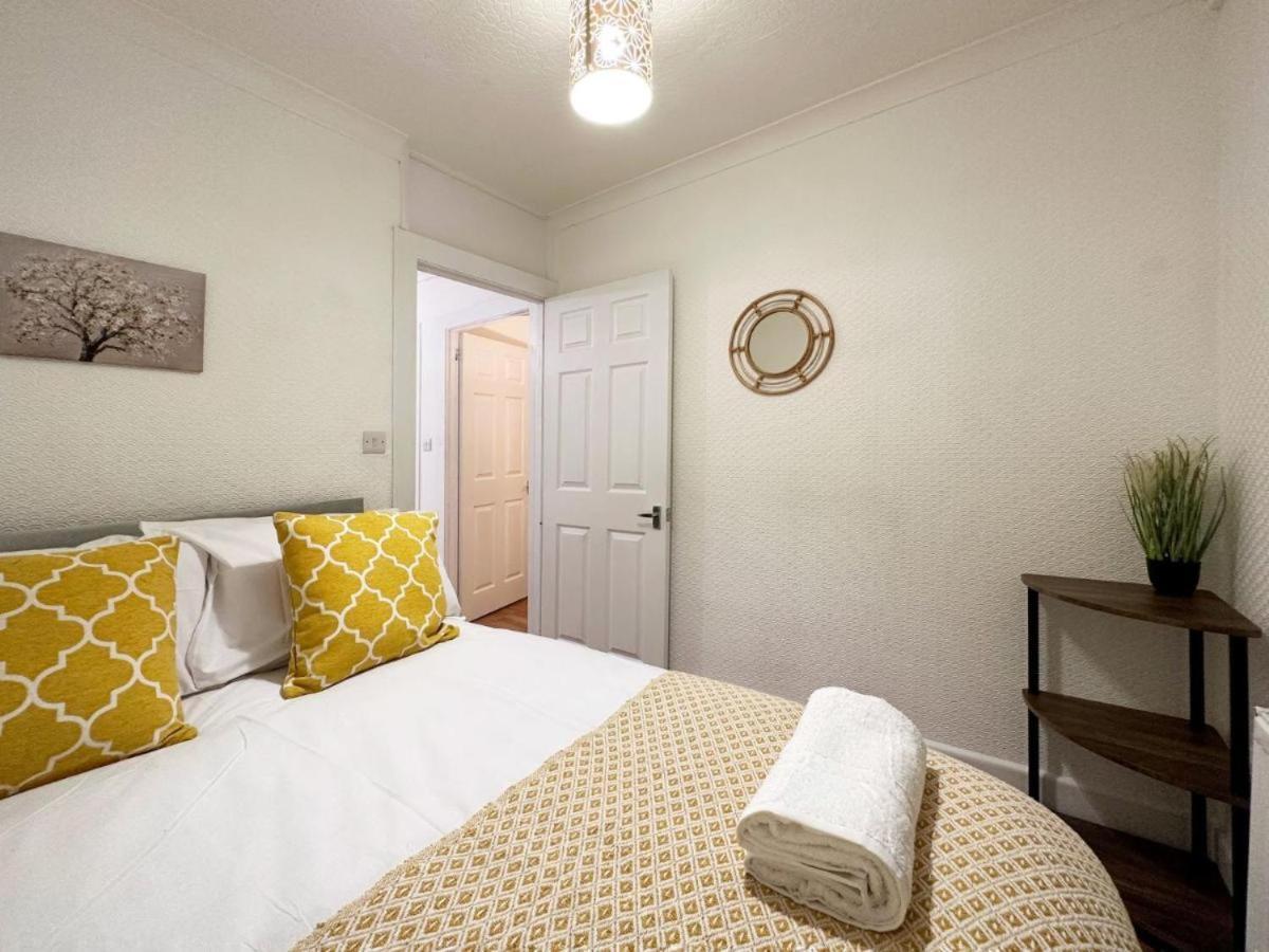 Charming 3-Bedroom Family Home London Bagian luar foto