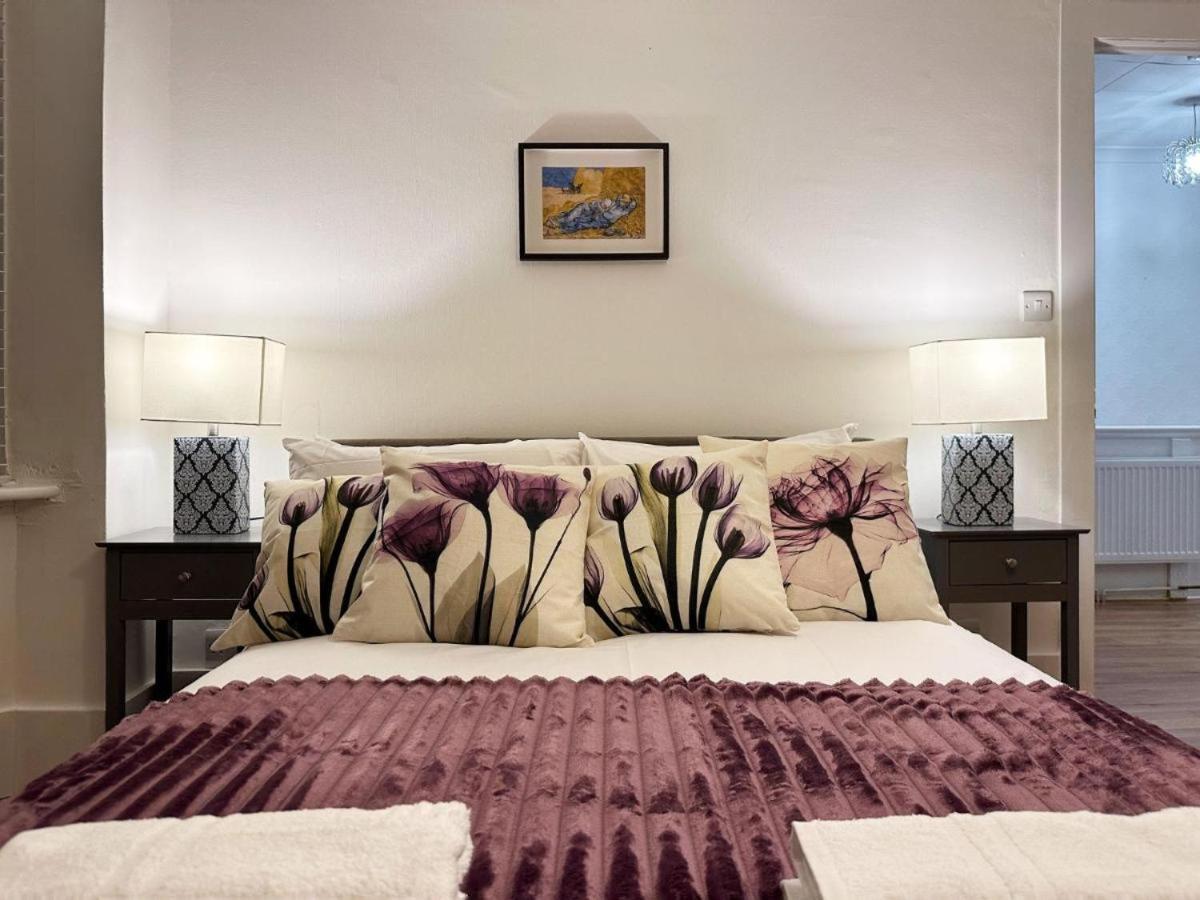 Charming 3-Bedroom Family Home London Bagian luar foto