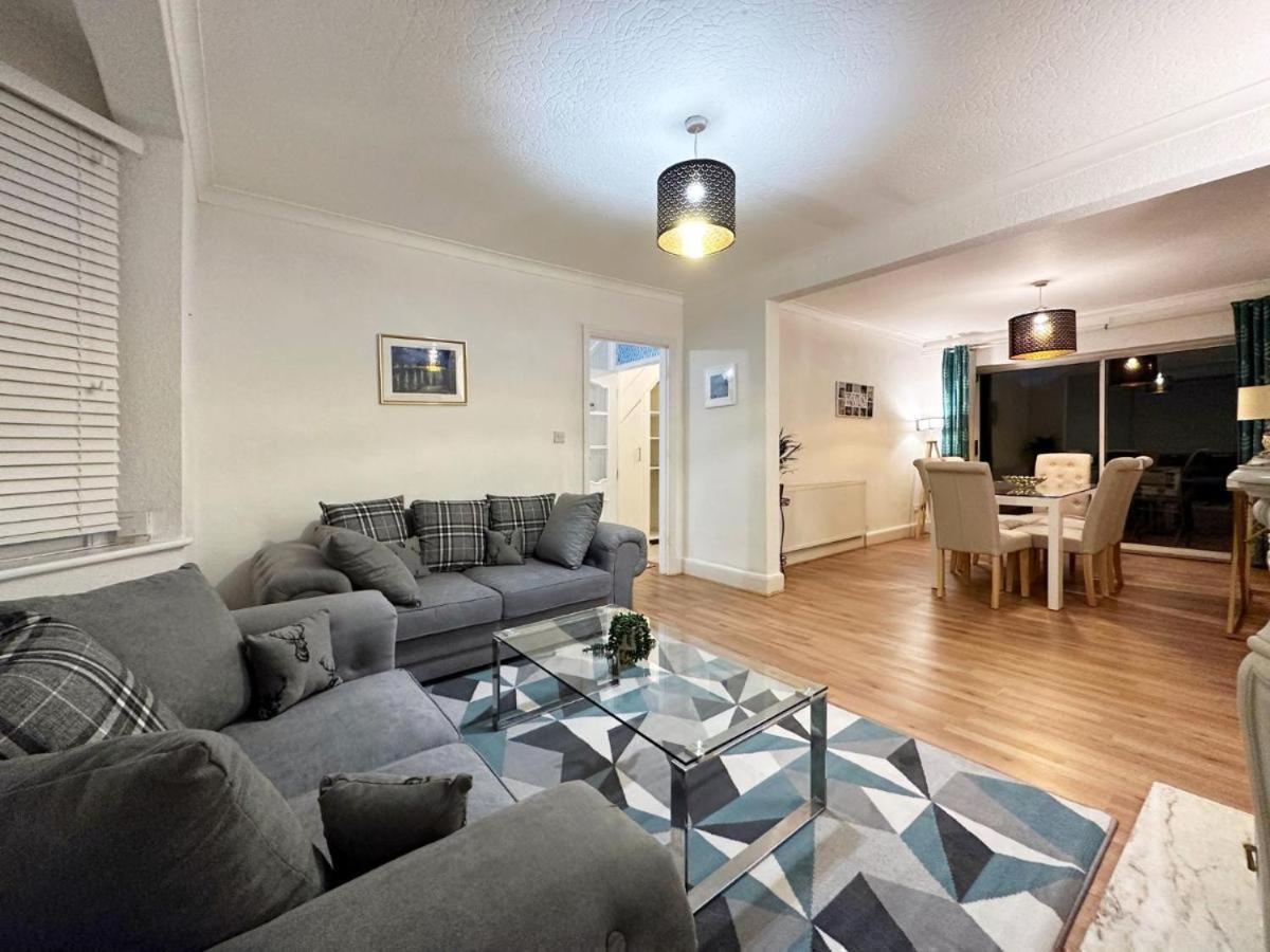 Charming 3-Bedroom Family Home London Bagian luar foto