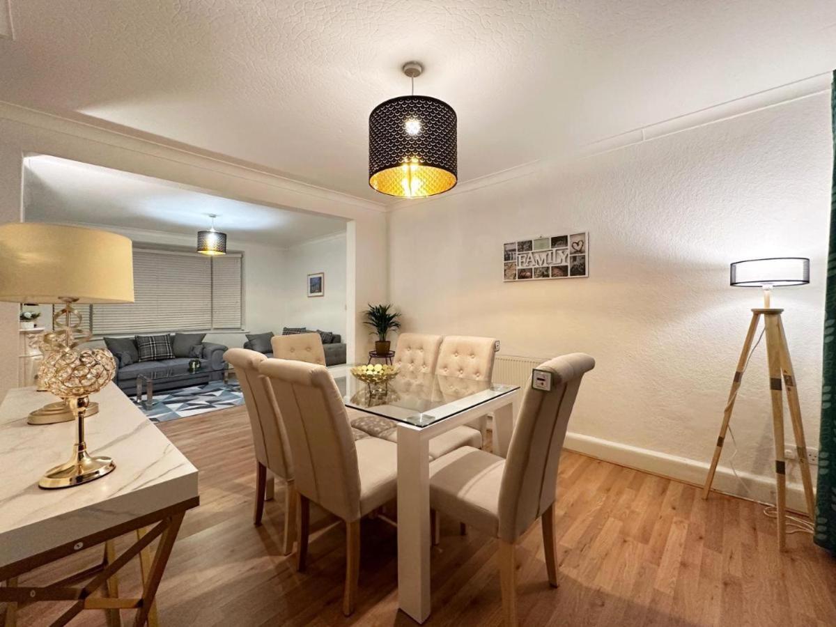 Charming 3-Bedroom Family Home London Bagian luar foto